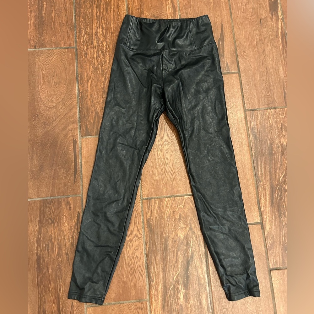 Love fire size M faux leather legging pants